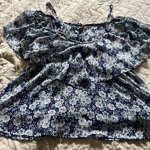 Torrid cold shoulder blouse - Picture 1 of 2